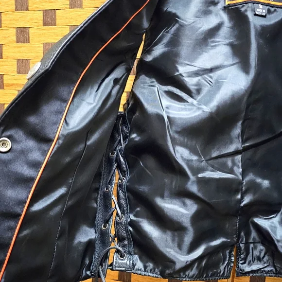 Women's Black Leather Vest - Picture 9 of 9